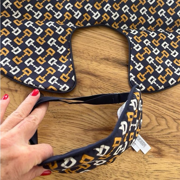 Gucci Travel Set Neck Pillow & Eye Mask Travel Bag - Picture 3 of 6